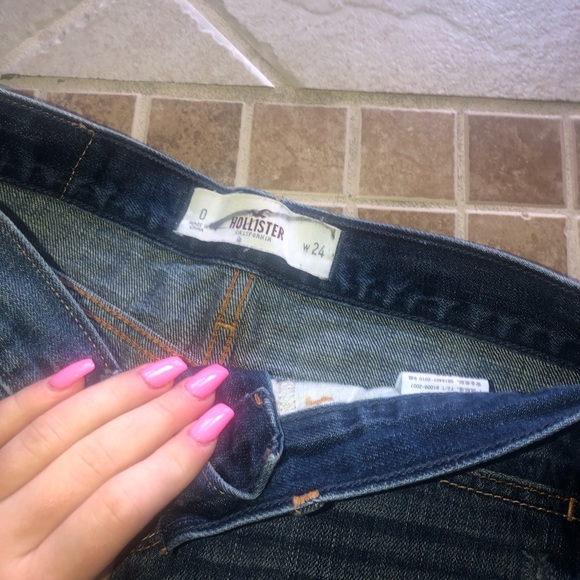 Hollister Dark Wash Shorts - Picture 2 of 3